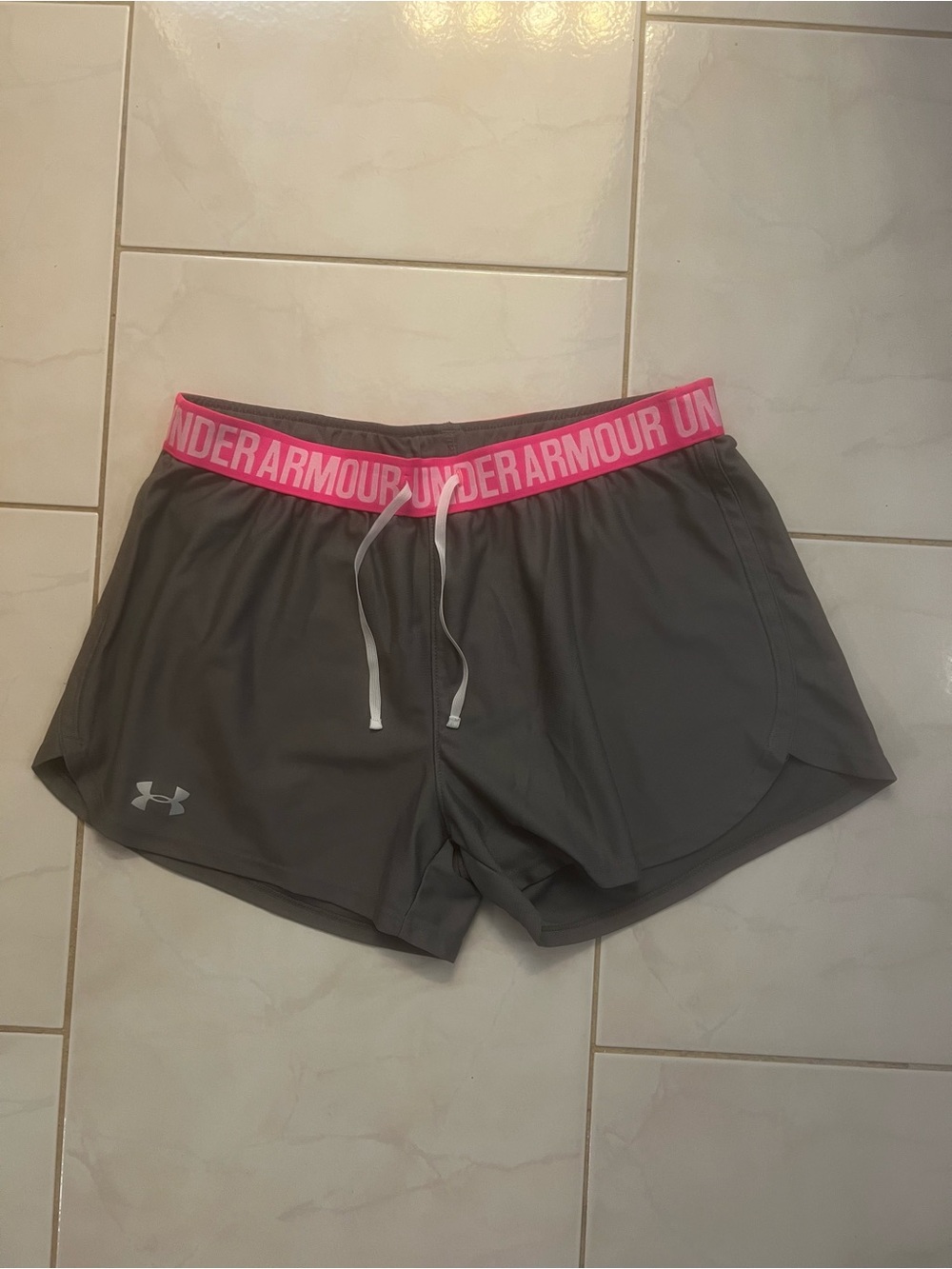 Under Armour Women’s Heat Gear Loose Fit Gray Drawstring Shorts